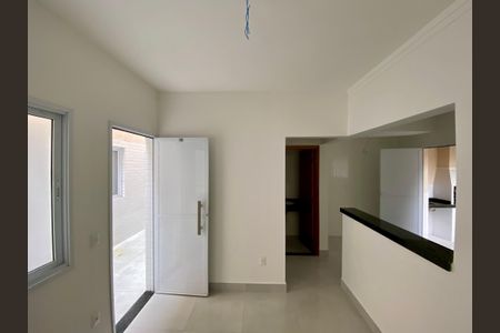 Sala de casa de condomínio para alugar com 2 quartos, 65m² em Sítio do Campo, Praia Grande