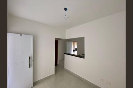 Sala de casa de condomínio para alugar com 2 quartos, 65m² em Sítio do Campo, Praia Grande