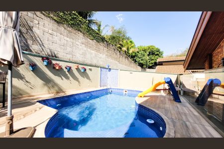 Casa de condomínio à venda com 350m², 4 quartos e 4 vagas Casa de condomínio à venda com 350m², 4 quartos e 4 vagasPiscina