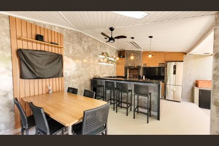 Casa de condomínio à venda com 350m², 4 quartos e 4 vagas Casa de condomínio à venda com 350m², 4 quartos e 4 vagasÁrea gourmet