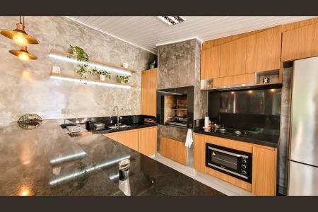 Casa de condomínio à venda com 350m², 4 quartos e 4 vagas Casa de condomínio à venda com 350m², 4 quartos e 4 vagasÁrea gourmet