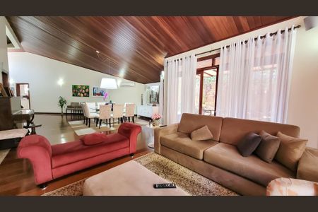 Casa de condomínio à venda com 350m², 4 quartos e 4 vagas Casa de condomínio à venda com 350m², 4 quartos e 4 vagasSala
