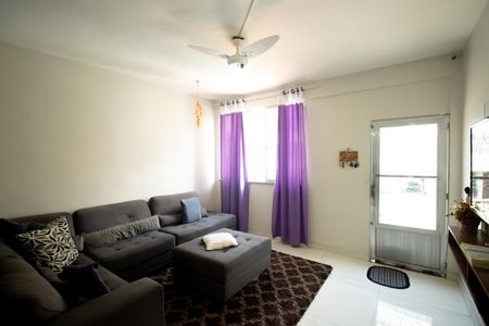 Sala de casa para alugar com 3 quartos, 144m² em Colubandê, São Gonçalo