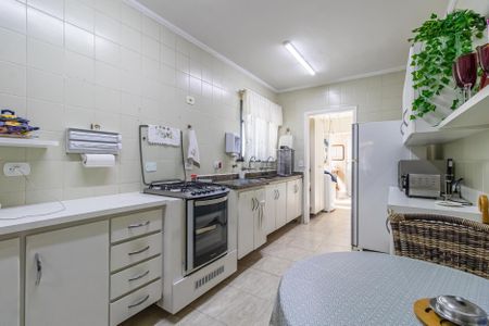 Apartamento à venda com 143m², 3 quartos e 2 vagas Apartamento à venda com 143m², 3 quartos e 2 vagasCozinha