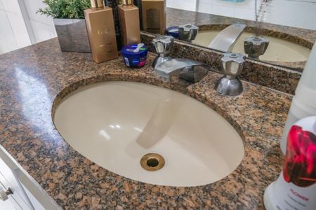 Apartamento à venda com 143m², 3 quartos e 2 vagas Apartamento à venda com 143m², 3 quartos e 2 vagasBanheiro da Suíte