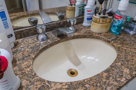 Apartamento à venda com 143m², 3 quartos e 2 vagas Apartamento à venda com 143m², 3 quartos e 2 vagasBanheiro da Suíte