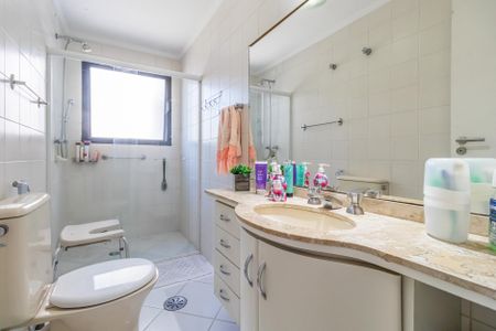 Apartamento à venda com 143m², 3 quartos e 2 vagas Apartamento à venda com 143m², 3 quartos e 2 vagasBanheiro Social