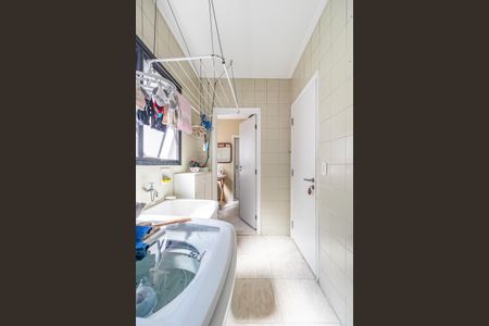 Apartamento à venda com 143m², 3 quartos e 2 vagas Apartamento à venda com 143m², 3 quartos e 2 vagasÁrea de Serviço