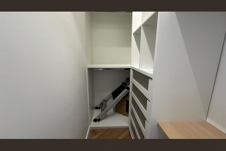 Apartamento para alugar com 48m², 2 quartos e 2 vagas Apartamento para alugar com 48m², 2 quartos e 2 vagasCloset
