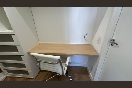 Apartamento para alugar com 48m², 2 quartos e 2 vagas Apartamento para alugar com 48m², 2 quartos e 2 vagasCloset