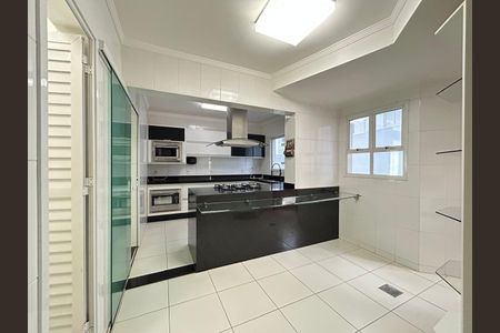 Apartamento para alugar com 160m², 3 quartos e 2 vagas Apartamento para alugar com 160m², 3 quartos e 2 vagasCozinha