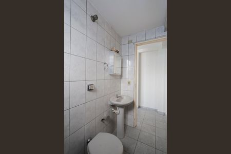 Banheiro de casa para alugar com 1 quarto, 26m² em Parque Sao Domingos, São Paulo