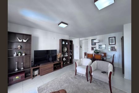 Apartamento à venda com 81m², 2 quartos e 1 vaga Apartamento à venda com 81m², 2 quartos e 1 vagaSala