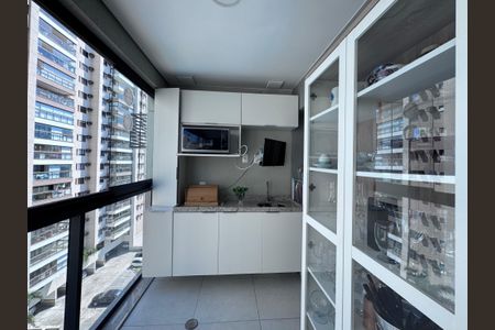 Apartamento à venda com 81m², 2 quartos e 1 vaga Apartamento à venda com 81m², 2 quartos e 1 vagaVaranda