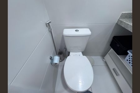 Apartamento à venda com 81m², 2 quartos e 1 vaga Apartamento à venda com 81m², 2 quartos e 1 vagaBanheiro Social