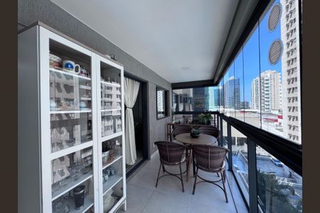 Apartamento à venda com 81m², 2 quartos e 1 vaga Apartamento à venda com 81m², 2 quartos e 1 vagaVaranda