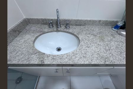 Apartamento à venda com 81m², 2 quartos e 1 vaga Apartamento à venda com 81m², 2 quartos e 1 vagaSuíte - Banheiro