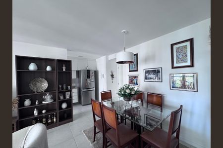 Apartamento à venda com 81m², 2 quartos e 1 vaga Apartamento à venda com 81m², 2 quartos e 1 vagaSala