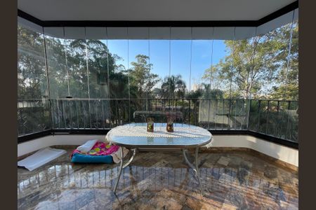 Apartamento à venda com 180m², 4 quartos e 3 vagas Apartamento à venda com 180m², 4 quartos e 3 vagasVaranda