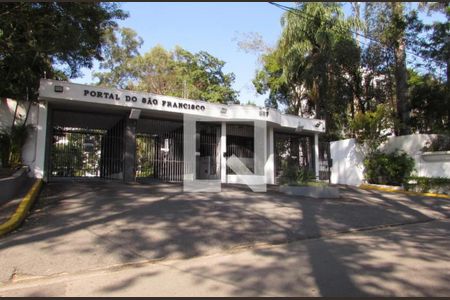 Apartamento à venda com 180m², 4 quartos e 3 vagas Apartamento à venda com 180m², 4 quartos e 3 vagasFachada e portaria