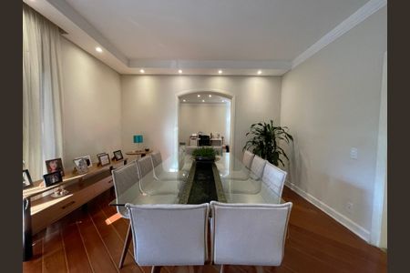 Apartamento à venda com 180m², 4 quartos e 3 vagas Apartamento à venda com 180m², 4 quartos e 3 vagasSala