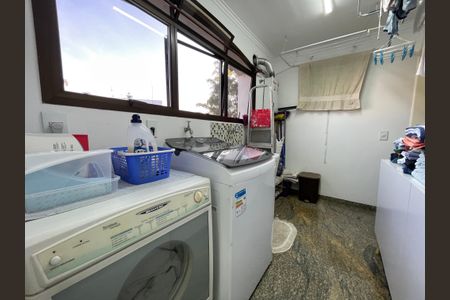 Apartamento à venda com 180m², 4 quartos e 3 vagas Apartamento à venda com 180m², 4 quartos e 3 vagasÁrea de Serviço