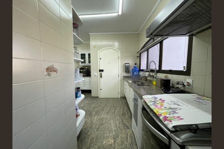 Apartamento à venda com 180m², 4 quartos e 3 vagas Apartamento à venda com 180m², 4 quartos e 3 vagasCozinha