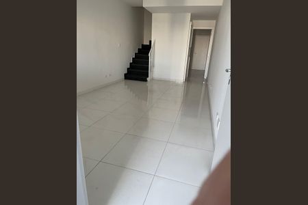 Casa à venda com 120m², 3 quartos e 2 vagas Casa à venda com 120m², 3 quartos e 2 vagasSala