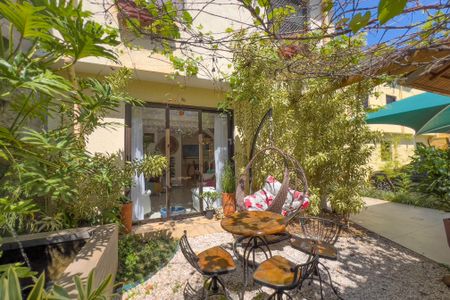 Casa à venda com 150m², 3 quartos e 2 vagas Casa à venda com 150m², 3 quartos e 2 vagasÁrea Externa