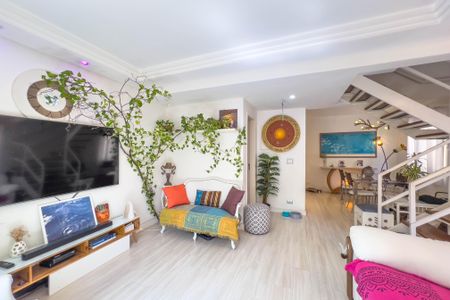 Casa à venda com 150m², 3 quartos e 2 vagas Casa à venda com 150m², 3 quartos e 2 vagasSala