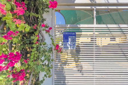 Casa à venda com 150m², 3 quartos e 2 vagas Casa à venda com 150m², 3 quartos e 2 vagasPlaca