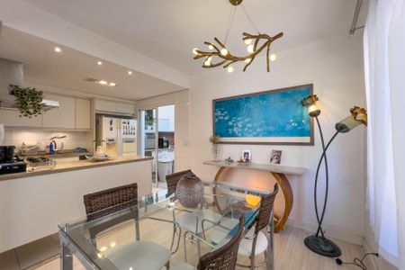 Casa à venda com 150m², 3 quartos e 2 vagas Casa à venda com 150m², 3 quartos e 2 vagasSala de Jantar