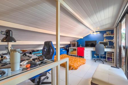 Casa à venda com 150m², 3 quartos e 2 vagas Casa à venda com 150m², 3 quartos e 2 vagasEscritório