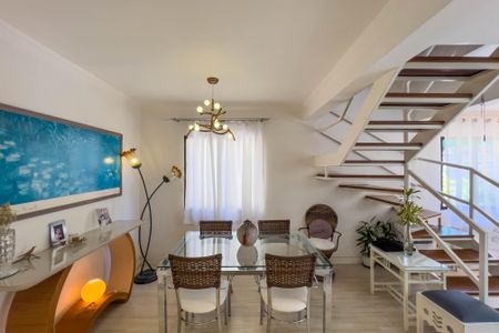 Casa à venda com 150m², 3 quartos e 2 vagas Casa à venda com 150m², 3 quartos e 2 vagasSala de Jantar