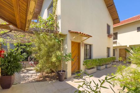 Casa à venda com 150m², 3 quartos e 2 vagas Casa à venda com 150m², 3 quartos e 2 vagasFachada