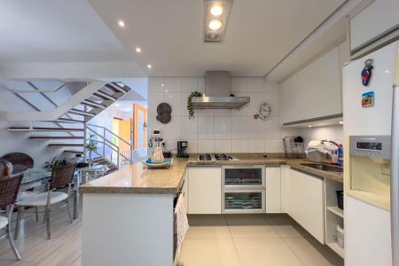 Casa à venda com 150m², 3 quartos e 2 vagas Casa à venda com 150m², 3 quartos e 2 vagasCozinha