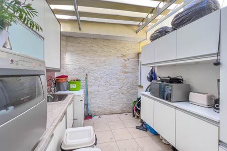 Casa à venda com 150m², 3 quartos e 2 vagas Casa à venda com 150m², 3 quartos e 2 vagasÁrea de Serviço