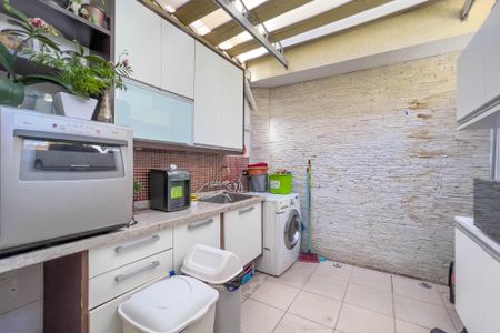 Casa à venda com 150m², 3 quartos e 2 vagas Casa à venda com 150m², 3 quartos e 2 vagasÁrea de Serviço