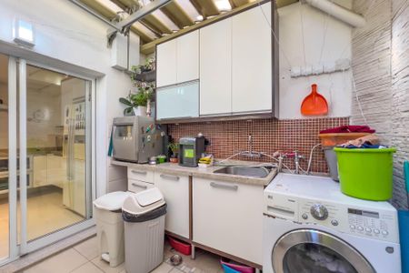 Casa à venda com 150m², 3 quartos e 2 vagas Casa à venda com 150m², 3 quartos e 2 vagasÁrea de Serviço