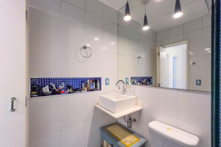 Casa à venda com 150m², 3 quartos e 2 vagas Casa à venda com 150m², 3 quartos e 2 vagasBanheiro Social