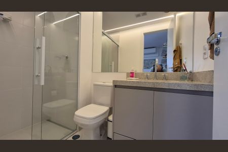 Apartamento à venda com 128m², 3 quartos e 3 vagas Apartamento à venda com 128m², 3 quartos e 3 vagasBanheiro da suíte