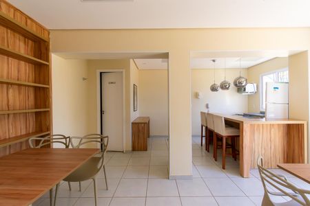 Apartamento para alugar com 50m², 2 quartos e 1 vaga Apartamento para alugar com 50m², 2 quartos e 1 vagaÁrea comum - Salão de festas