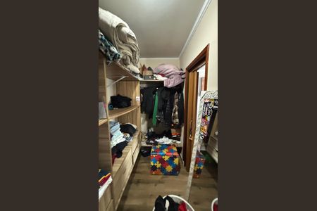 Casa à venda com 230m², 3 quartos e 5 vagas Casa à venda com 230m², 3 quartos e 5 vagasSuite 1 Closet