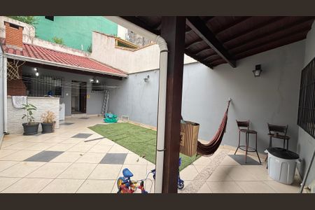 Casa à venda com 230m², 3 quartos e 5 vagas Casa à venda com 230m², 3 quartos e 5 vagasQuintal