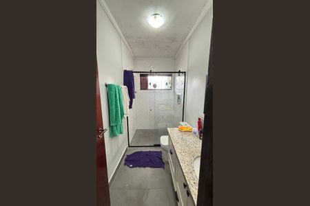 Casa à venda com 230m², 3 quartos e 5 vagas Casa à venda com 230m², 3 quartos e 5 vagasBanheiro da Suíte 1