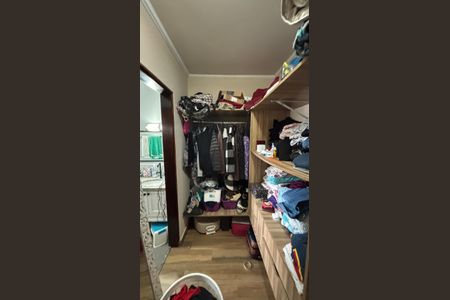 Casa à venda com 230m², 3 quartos e 5 vagas Casa à venda com 230m², 3 quartos e 5 vagasSuite 1 Closet