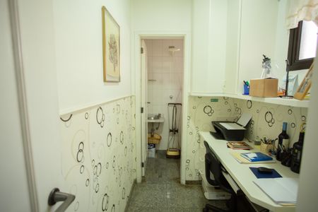 Apartamento à venda com 147m², 3 quartos e 3 vagas Apartamento à venda com 147m², 3 quartos e 3 vagasEscritório