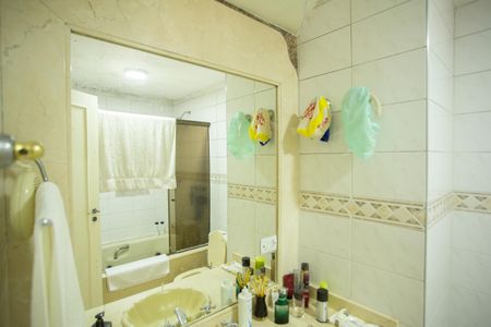 Apartamento à venda com 147m², 3 quartos e 3 vagas Apartamento à venda com 147m², 3 quartos e 3 vagasBanheiro da Suíte 1