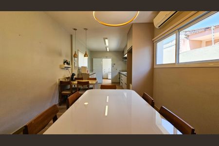 Casa à venda com 720m², 5 quartos e 6 vagas Casa à venda com 720m², 5 quartos e 6 vagasCozinha