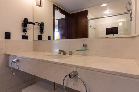 Apartamento à venda com 85m², 2 quartos e 2 vagasBanheiro da Suíte 2